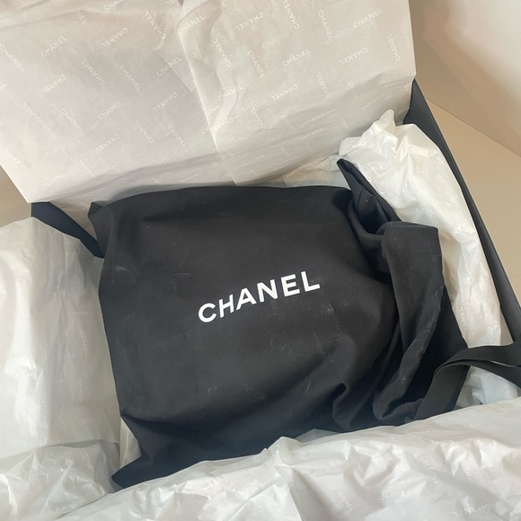 Chanel Small Caviar Black Leather Boybag - Picture 4 of 11